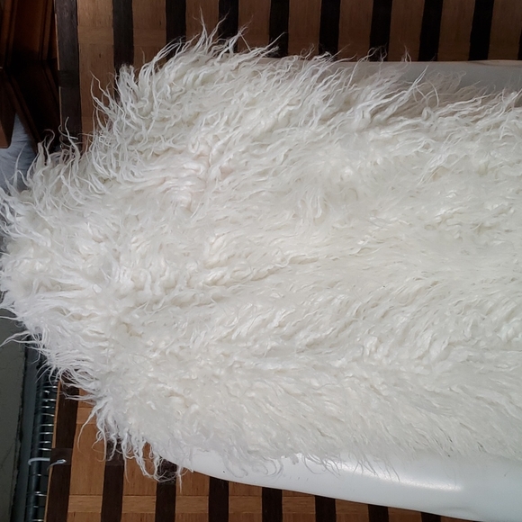 NWT! Kenar faux Sheepskin vest - Picture 6 of 8